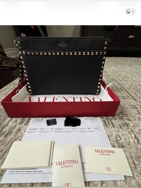 VALENTINO GARAVANIRockstud Large Flat Pouch Wristlet